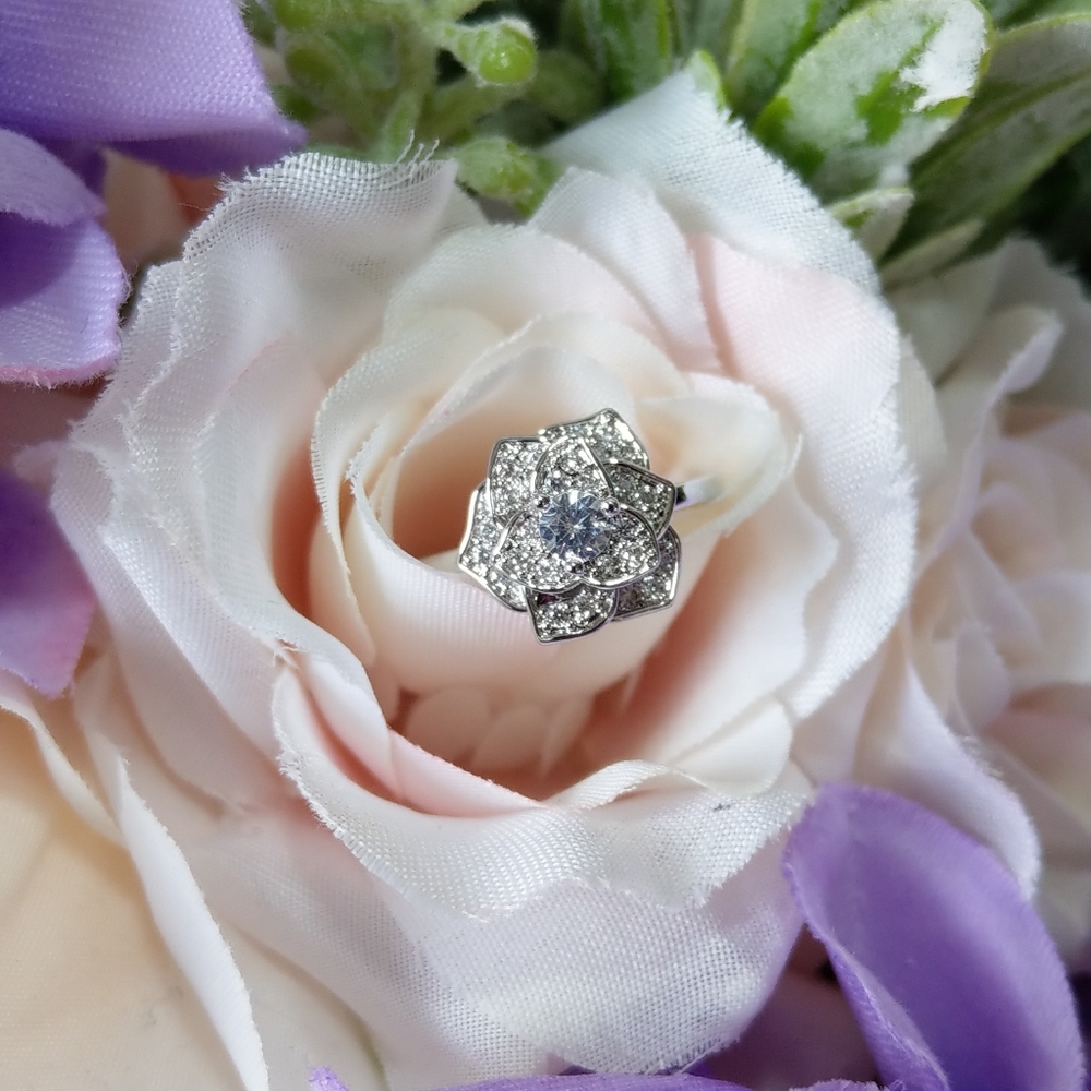 💎NEW💎 WHITE GOLD PLATED CAMILLIA RING - Picture 4 of 9
